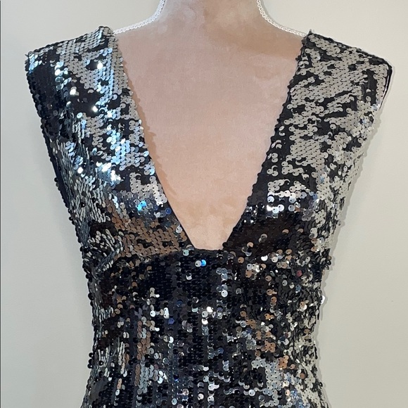 Rachel Zoe Black & Silver Sequin Sleeveless Plunge Neckline Women’s Dress - Picture 3 of 12